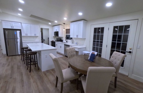 Swanlake House | Inviting Mountain Retreat with Pool and Hot Tub Amenities