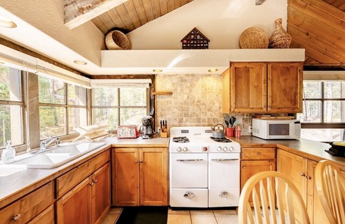 Blue River Cabin | Rustic Cabin Retreat: Secluded Mountain Escape Awaits!