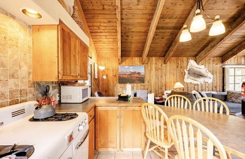 Blue River Cabin | Rustic Cabin Retreat: Secluded Mountain Escape Awaits!