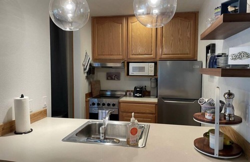Elkhorn Condo | Inviting Mountain Retreat with Pool & Ocean Views