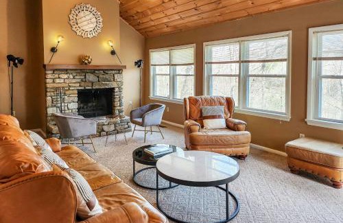 Lake Lure House | Relax at Rumbling Bald Resort: Deck, Lake Access & More
