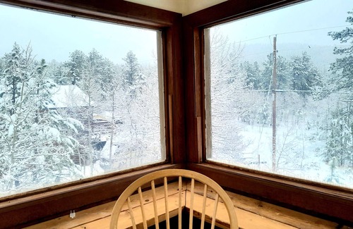 Bailey House | Charming Mountain Retreat with Family-Friendly Amenities
