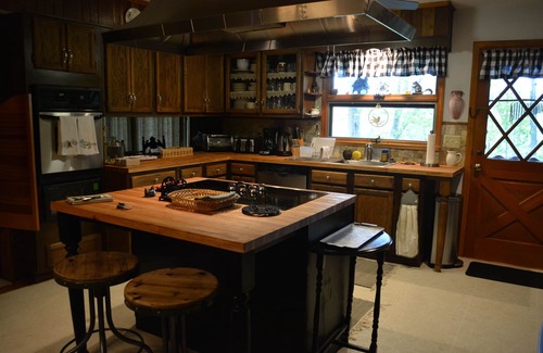 Covington House | Inviting Mountain Retreat Near Covington and The Greenbriar