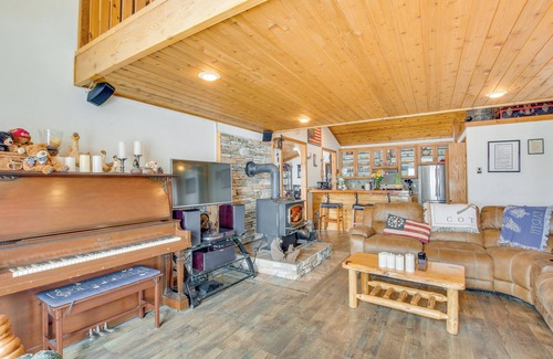 Thayne House | Inviting Mountain Retreat with Fire Pit, Games & Pool