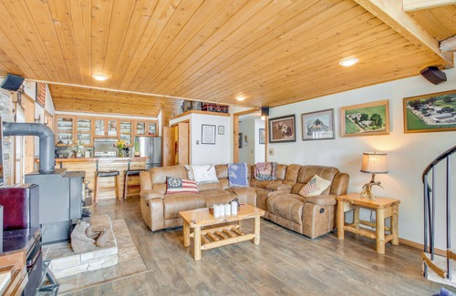 Thayne House | Inviting Mountain Retreat with Fire Pit, Games & Pool