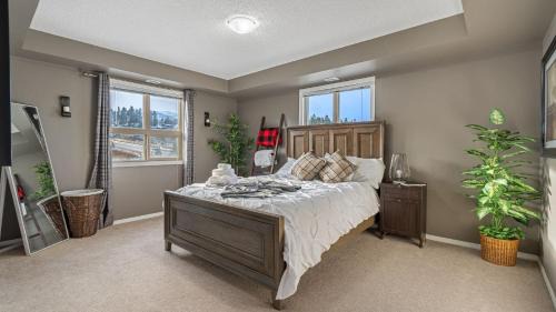 East Kootenay House | Relaxing Mountain Retreat with Hot Tub & Pool Access