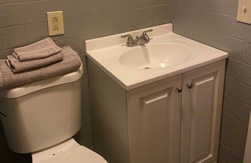 East Haven Rutland County Apartment | Cozy mountain retreat minutes from ski area