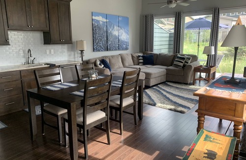Rendezvous Cabin | Family-Friendly Getaway: Summer Adventures in the Mountains!