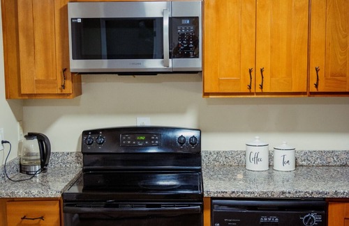 Echo Lake Cabin | Cozy Mountain Retreat, 9 Min to Sierra Slopes, Sleeps 6