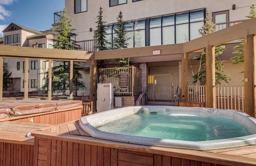 Mountain House Condo | Cozy Mountain Studio Steps from the Base – Stylishly Furnished Escape!