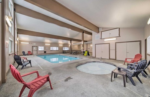 Mead Apartment | Inviting Mt Spokane Studio with Pool & Hot Tub Access