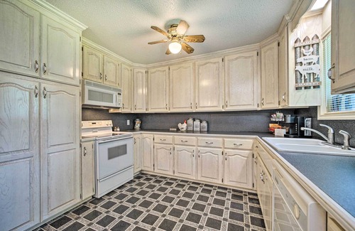 Murfreesboro House | Welcoming Murfreesboro Home with Spa and Breakfast Options