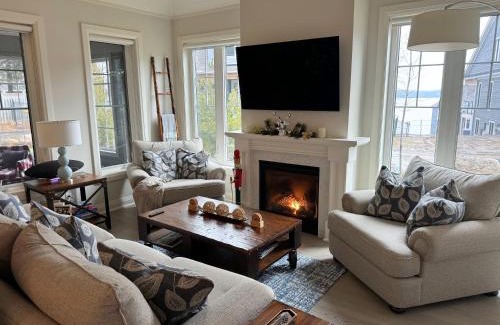 Minett Ski Chalet | Inviting Muskoka 4-Bedroom Cottage with Lake Rosseau Access