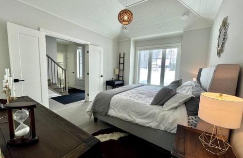Minett Ski Chalet | Inviting Muskoka 4-Bedroom Cottage with Lake Rosseau Access
