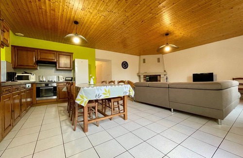 Saint-Julien-Molhesabate Cottage | Cozy Gite Saint-Julien-Molhesabate with Spa & Pet-Friendly