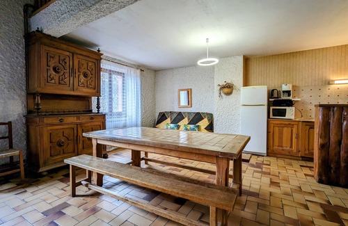 Saint-Didier-sur-Doulon Cottage | Cozy Nature Retreat Near La Chaise-Dieu with Spacious Garden & Child-Friendly Amenities