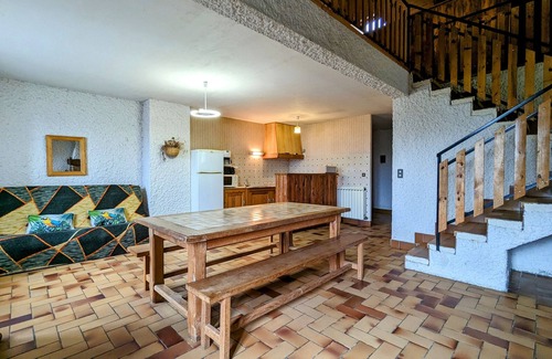 Saint-Didier-sur-Doulon Cottage | Cozy Nature Retreat Near La Chaise-Dieu with Spacious Garden & Child-Friendly Amenities