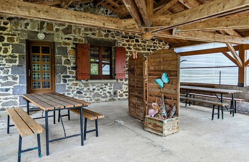 Saint-Didier-sur-Doulon Cottage | Cozy Nature Retreat Near La Chaise-Dieu with Spacious Garden & Child-Friendly Amenities
