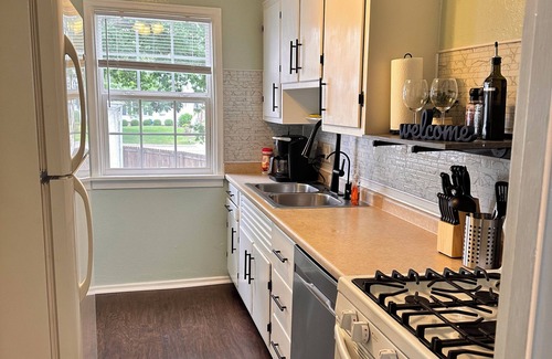 Toledo House | Welcoming Stay Near Toledo Zoo with Pet-Friendly Amenities