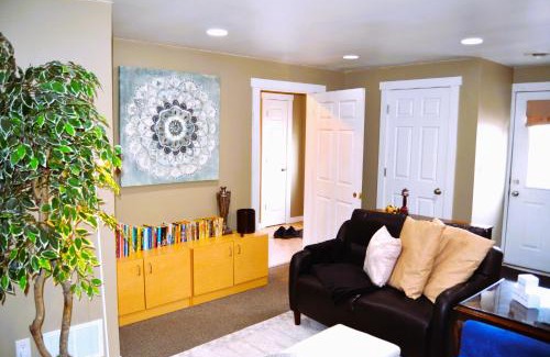 Grand Forks Apartment | Cozy Nest 4 A Beautiful Room to Rent