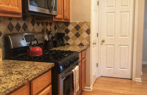 Clarkdale House | Family-Friendly Cozy Nest with BBQ & Screened Porch