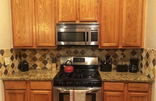 Clarkdale House | Family-Friendly Cozy Nest with BBQ & Screened Porch