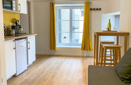 Buxy Apartment | Charming Nest in Historic Center with Spa & Pet-Friendly Options