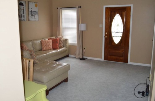 New Albany House | Cozy New Albany 2bd/1.5ba
