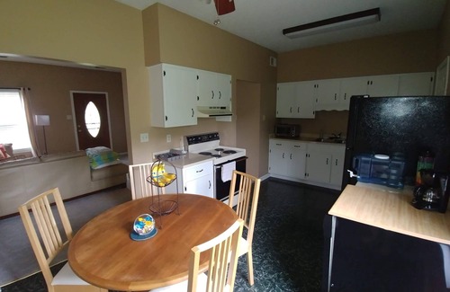 New Albany House | Comfortable New Albany Retreat with Spa & Breakfast