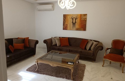 Ennasr Apartment | Cozy New Appart Ennasr: Family and Pet-Friendly Retreat
