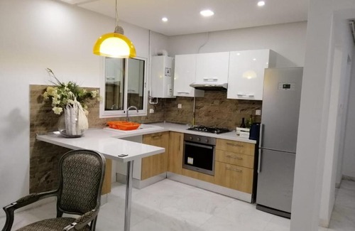 Ennasr Apartment | Cozy New Appart Ennasr: Family and Pet-Friendly Retreat