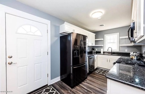New Buffalo Cottage | Charming New Buffalo Cottage with Hot Tub & Fire Pit