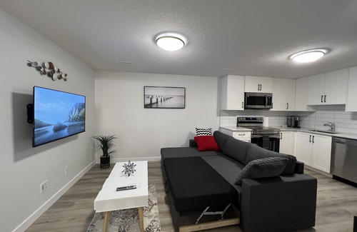 Calgary Apartment | Inviting New Suite in NW Calgary with Spa and Breakfast