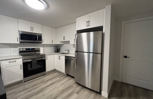 Calgary Apartment | Inviting New Suite in NW Calgary with Spa and Breakfast