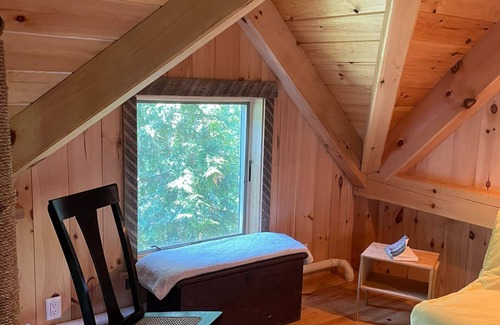 Vineyard Haven Cottage | Inviting TimberFrame Retreat in Vineyard Haven Awaits You!