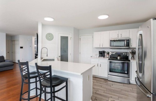 Groveport House | Inviting Newly Remodeled 6-Bedroom Home with Hot Tub