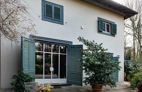 Oltrarno Villa | Inviting 3Bdr Villa with Garden in Central Florence