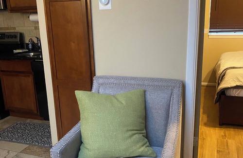 Highland Business Condo | Welcoming Nob Hill Condo Near UNM - Family Friendly Stay