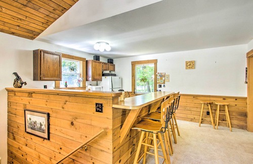 Cranmore Birches Cottage | Inviting North Conway Retreat: Walk to Slopes & Downtown
