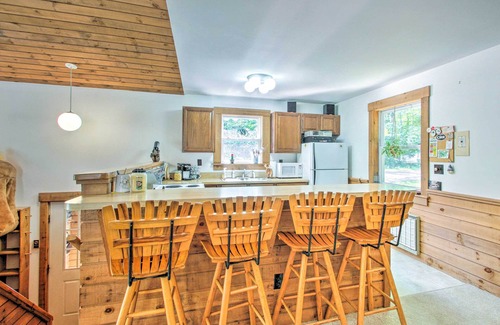 Cranmore Birches Cottage | Inviting North Conway Retreat: Walk to Slopes & Downtown