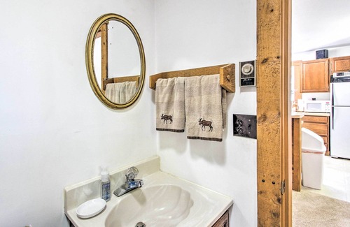 Cranmore Birches Cottage | Inviting North Conway Retreat: Walk to Slopes & Downtown