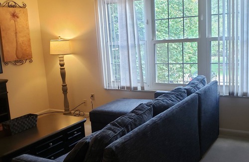 North Olmsted Condo | Cozy North Olmsted Condo Near Everything!