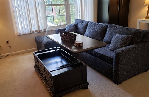 North Olmsted Condo | Cozy North Olmsted Condo Near Everything!