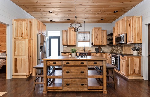 Gnaw Bone Cabin | Relaxing Retreat at Cozy Oaks | Barndominium in Nature