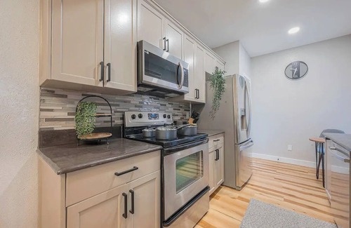 South Central Houston Condo | Perfect Retreat: Cozy Oasis Apt Near Med Center & NRG