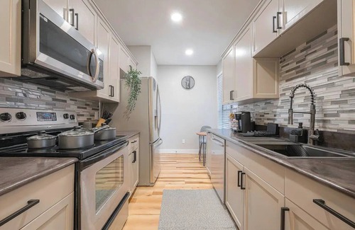 South Central Houston Condo | Perfect Retreat: Cozy Oasis Apt Near Med Center & NRG