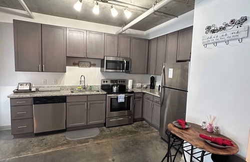 Shockoe Bottom Apartment | Relaxing Oasis in Downtown Richmond with Pool and Patio