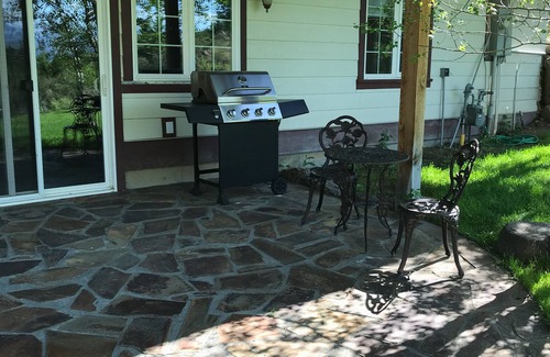 Butte Apartment | Serene Oasis Overlooking Butte with Family-Friendly Amenities