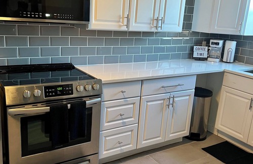 Westwood House | Cozy Oasis – Stylish, Spacious 4-Bedroom with Private Parking Lot