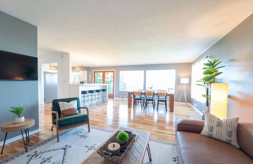Port Angeles House | Ocean-View Bungalow: 10/10 Rated Stay Near Olympic Park